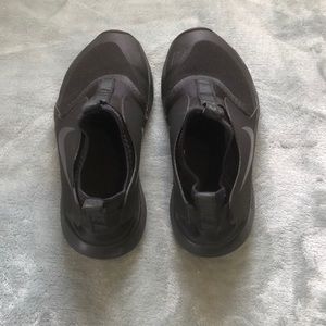 Nike Boys Flex Runner size 6Y
